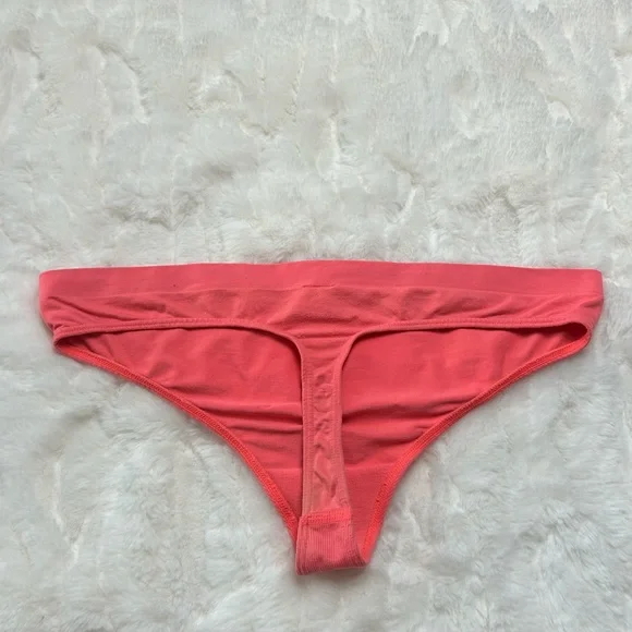 Victoria's Secret Thong Panty L - Picture 4 of 4